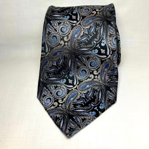 Van Heusen Tie - Picture 7 of 9
